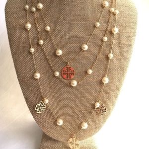 𝅺3/$29! Layered Pearl & Gold Chain Necklace